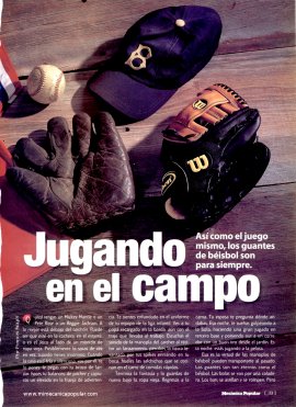 Jugando en el campo -los guantes de béisbol - Mayo 2001