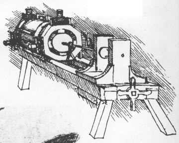 La máquina a la derecha, que se asemeja a un torno moderno, fue diseñada por Leonardo para perforar agujeros en leños: Con mandriles ajustables se hacia posible centrar los leños