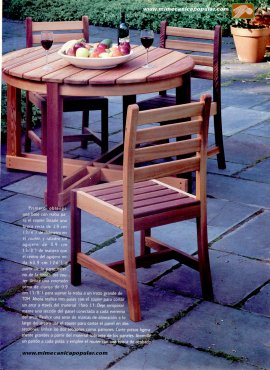 Un elegante juego de mesa y sillas para comer al aire libre - Mayo 1999