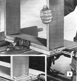 R-Alinee y asegure las piezas tal como se muestra, sobre un taladro mecánico horizontal o vertical. Perfore el primer agujero e inserte la primera espiga para que sirva de guía. Luego perfore los otros agujeros como se indica en la foto de inserto.