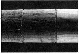 El método de torneado determina la lisura de la superficie (de izquierda a derecha): raspadura con gubia, la raspadura con cuchilla de filo oblicuo y corte con una cuchilla de filo oblicuo