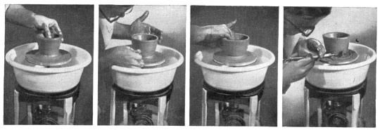 Las fotos de arriba muestran cuatro fases importantes del trabajo. Puede verse, además, la finalidad del cuenco (una paila corriente para lavar platos), que es evitar que se caigan al suelo los trozos de arcilla