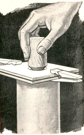 Moldeado de Pl&aacute;stico con Dados y Montajes - Septiembre 1956