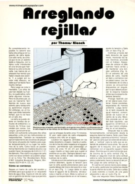 Arreglando rejillas de sillas - Mayo 1989