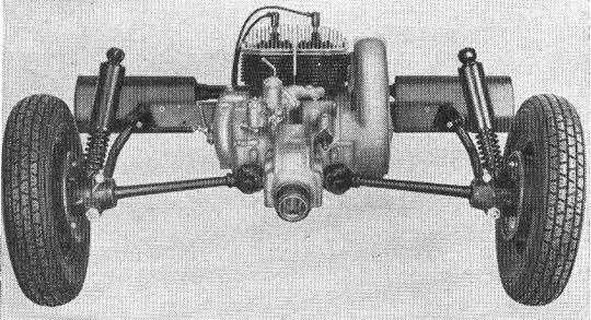 Foto de la máquina completa y los ejes traseros. En las cuatro ruedas se emplean muelles en espiral