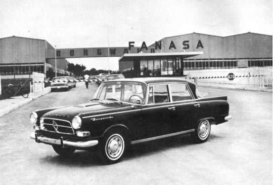 Hay quienes dicen que el Borgward tiene la apariencia de un Mercedes y que ofrece la misma comodidad, mientras que otros lo comparan a un Nash