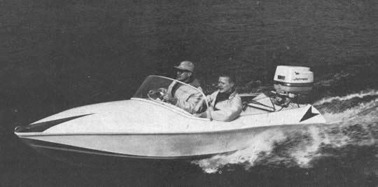 El MP-38 en acción. Esta embarcación parece un verdadero bote de carrera