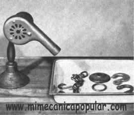 4. Las piezas se secan después de enjuagarse, ya que la humedad que permanece en el metal produce salpicaduras, si llega a hacer contacto con el cinc caliente