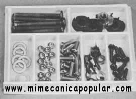 4. Es posible reproducir bandejas para piezas pequeñas como ésta, con el método de moldeo al vacío. O puede usted armar una bandeja pequeña con material delgado y usarla como patrón para copias